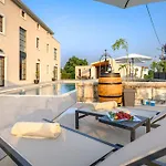 Willa Luxury Madora With Pool In Porec, Istria