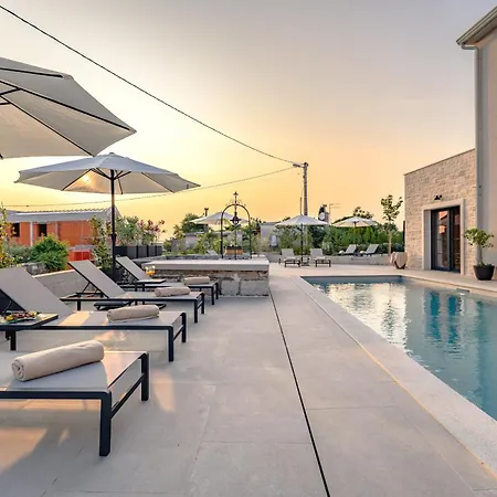 Luxury Madora With Pool In Porec, Istria Вилла